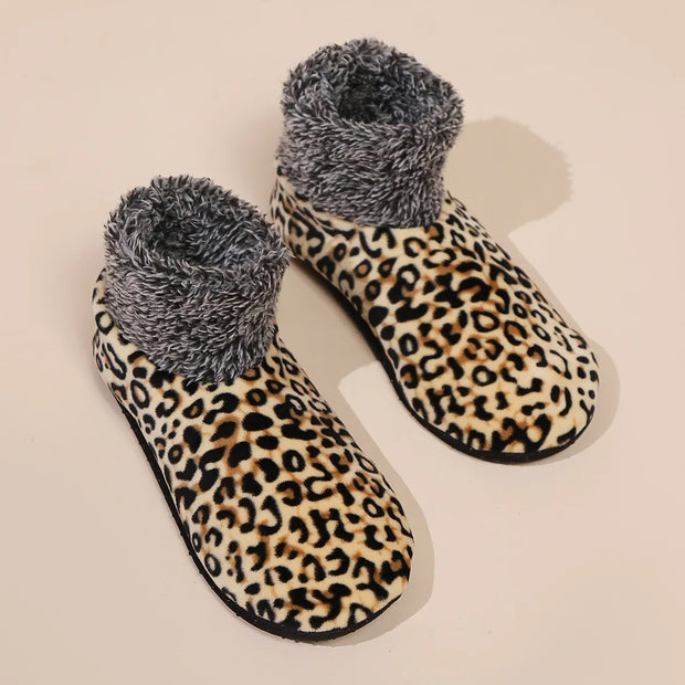 Wildly Cozy Leopard Print Socks: Warmth for Your Feet This Fall and Winter! 🐾❤️