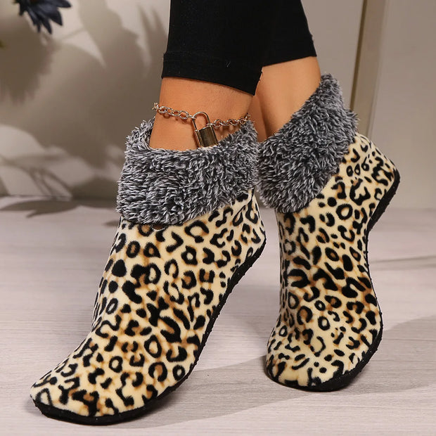 Wildly Cozy Leopard Print Socks: Warmth for Your Feet This Fall and Winter! 🐾❤️