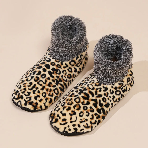 Wildly Cozy Leopard Print Socks: Warmth for Your Feet This Fall and Winter! 🐾❤️